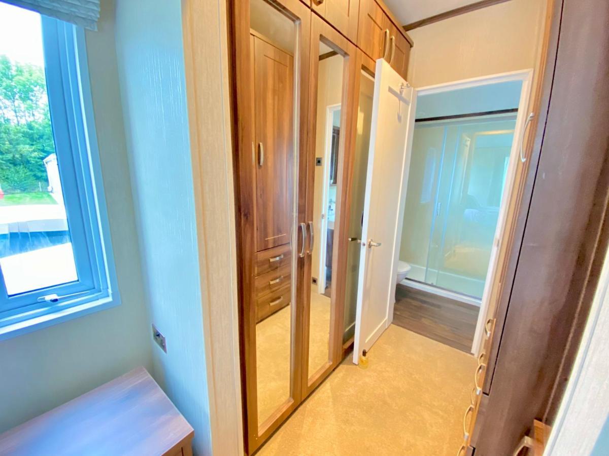 Wildflower, Premium Plus Hot Tub Lodge South Cerney Zewnętrze zdjęcie