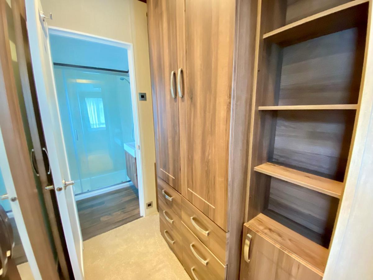 Wildflower, Premium Plus Hot Tub Lodge South Cerney Zewnętrze zdjęcie