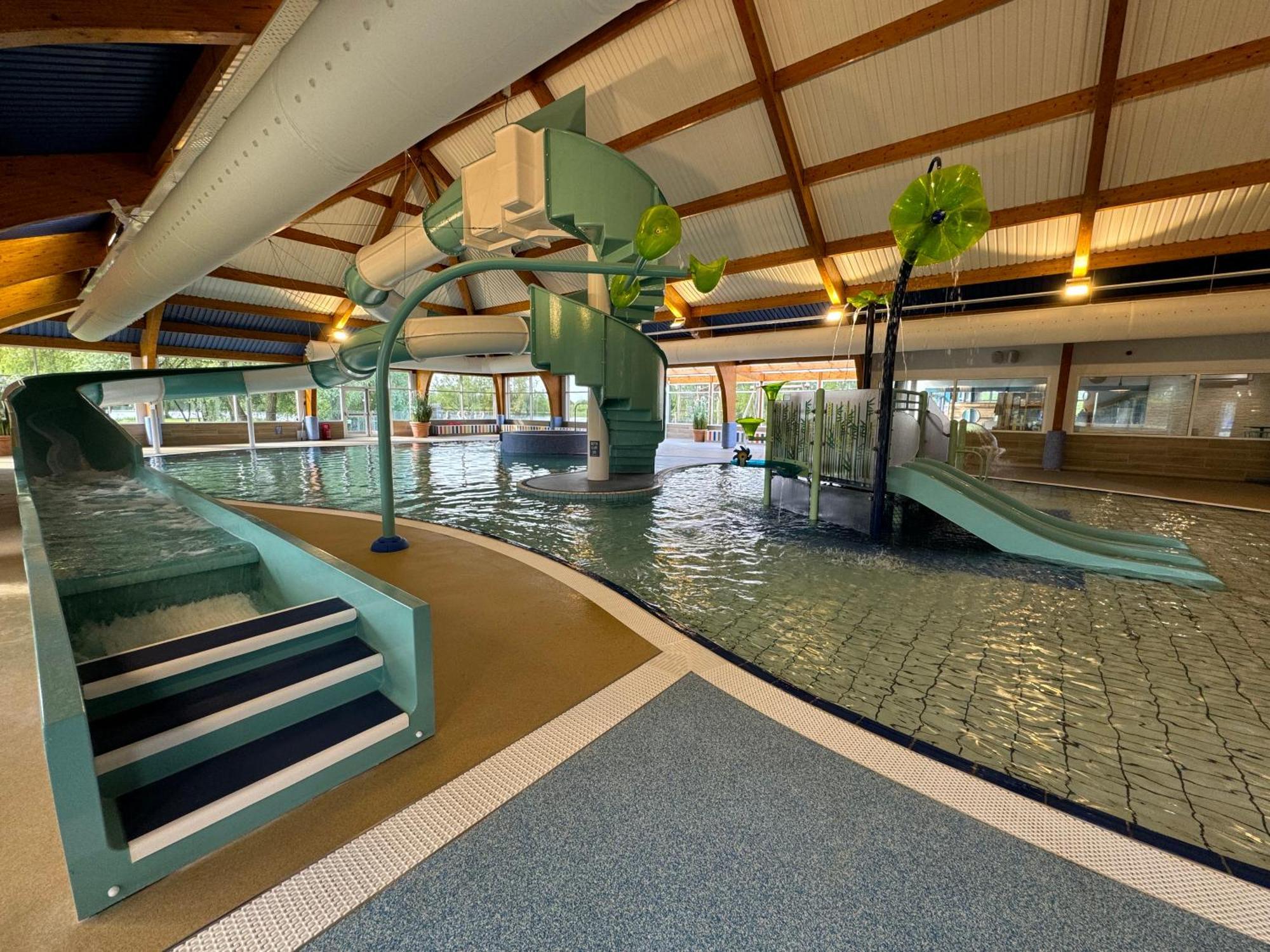 Wildflower, Premium Plus Hot Tub Lodge South Cerney Zewnętrze zdjęcie
