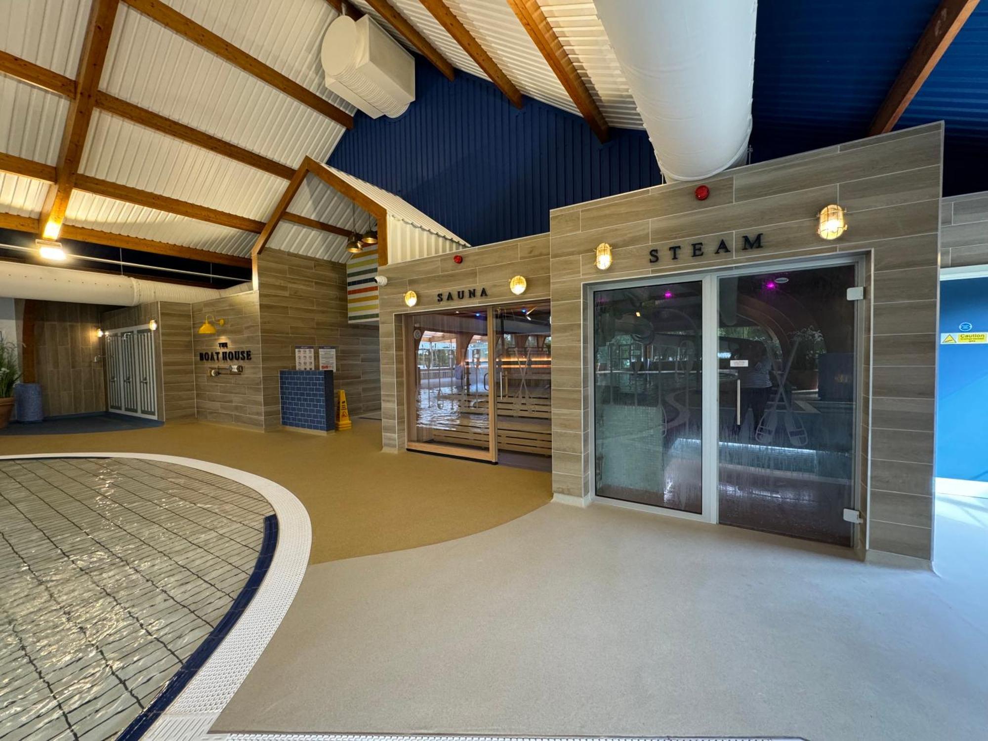 Wildflower, Premium Plus Hot Tub Lodge South Cerney Zewnętrze zdjęcie